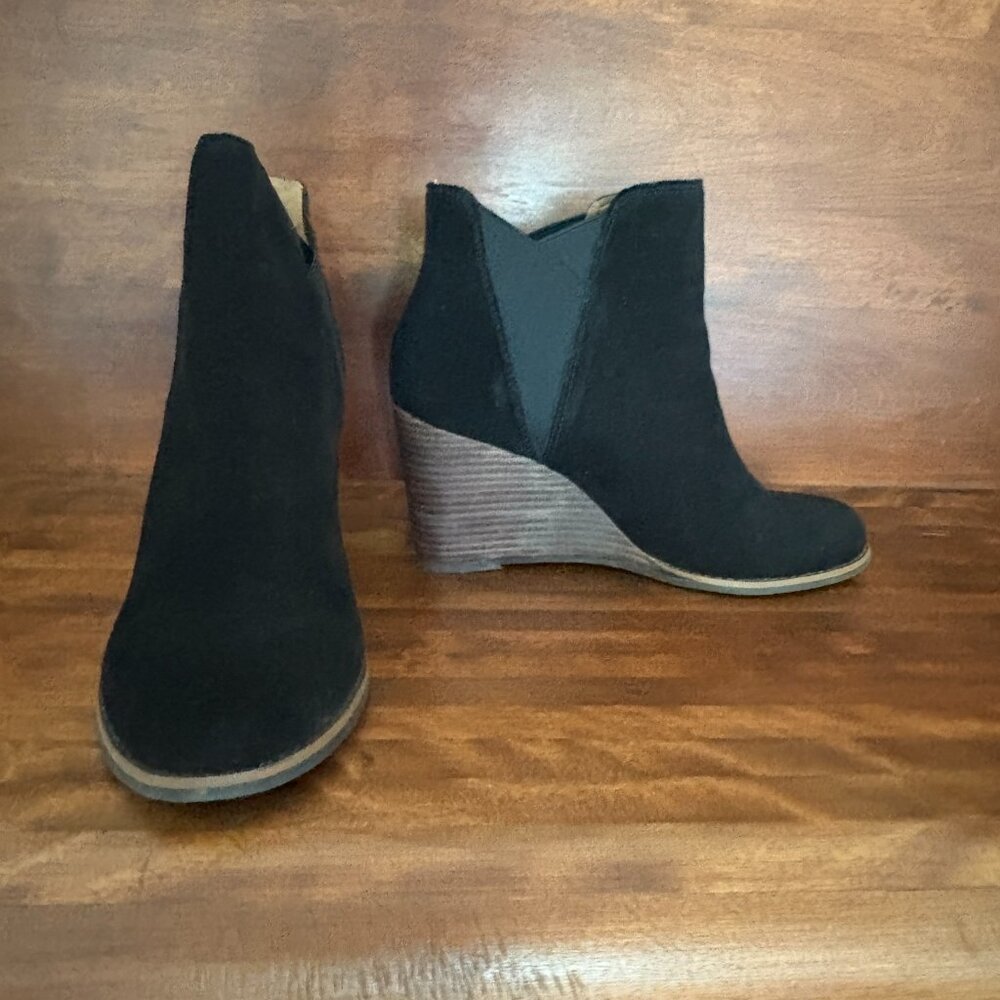 Lucky Brand Boots Women's Youse Chelsea Black Suede Wedge Casual Pull On Size 10